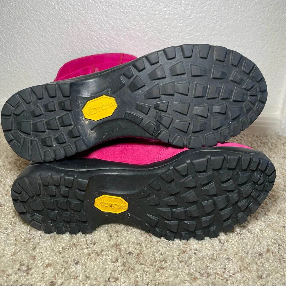 Coach Pink Sharron Boots Size 9.5B Logo Buckle & Suede / Vibram Soles F2020/H11 - Picture 9 of 11
